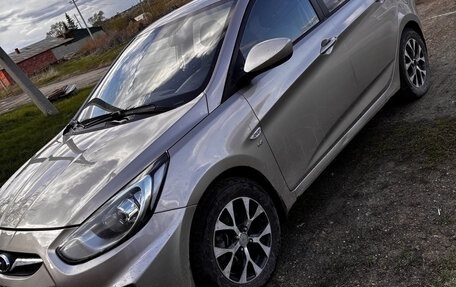 Hyundai Solaris II рестайлинг, 2013 год, 580 000 рублей, 4 фотография
