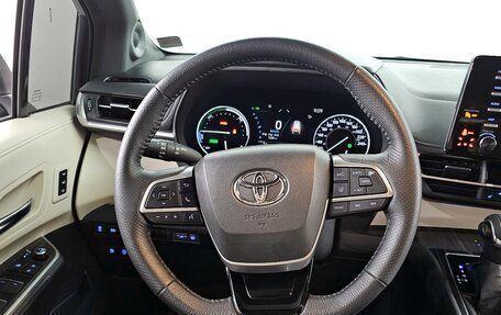 Toyota Sienna, 2021 год, 3 700 000 рублей, 16 фотография