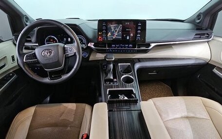 Toyota Sienna, 2021 год, 3 700 000 рублей, 9 фотография