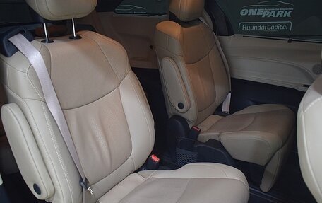 Toyota Sienna, 2022 год, 3 850 000 рублей, 4 фотография