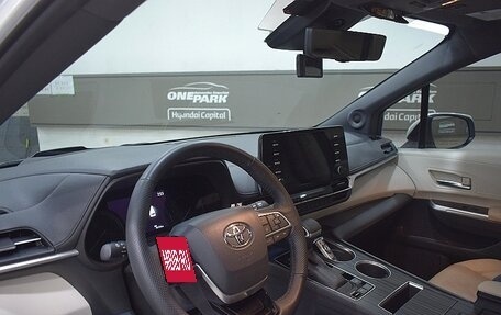 Toyota Sienna, 2022 год, 3 850 000 рублей, 7 фотография