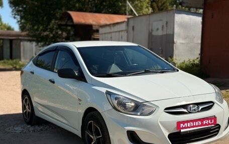 Hyundai Solaris II рестайлинг, 2011 год, 740 000 рублей, 2 фотография