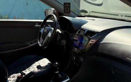 Hyundai Solaris II рестайлинг, 2011 год, 740 000 рублей, 9 фотография