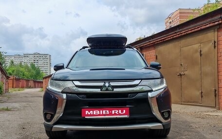 Mitsubishi Outlander III рестайлинг 3, 2017 год, 2 800 000 рублей, 2 фотография