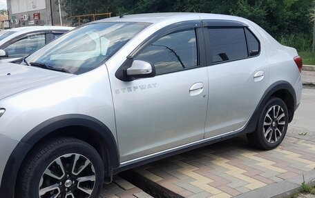 Renault Logan II, 2019 год, 815 000 рублей, 3 фотография