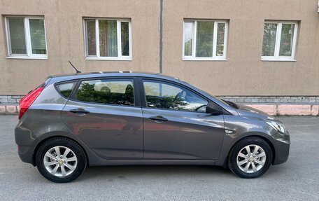Hyundai Solaris II рестайлинг, 2011 год, 595 000 рублей, 5 фотография
