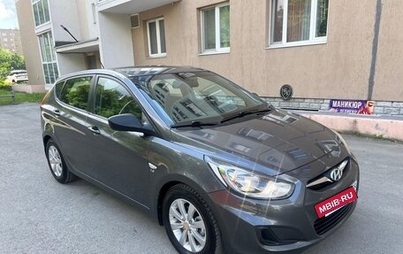 Hyundai Solaris II рестайлинг, 2011 год, 595 000 рублей, 3 фотография