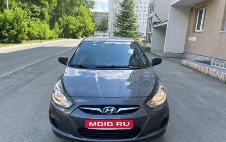 Hyundai Solaris II рестайлинг, 2011 год, 595 000 рублей, 2 фотография