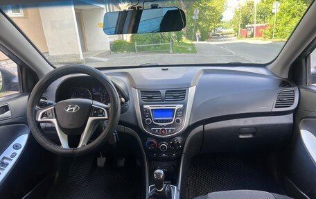 Hyundai Solaris II рестайлинг, 2011 год, 595 000 рублей, 13 фотография