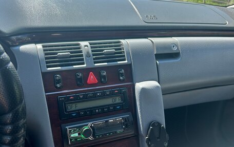 Mercedes-Benz E-Класс, 2000 год, 540 000 рублей, 10 фотография