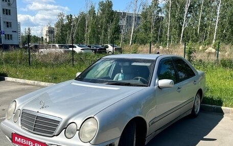 Mercedes-Benz E-Класс, 2000 год, 540 000 рублей, 3 фотография