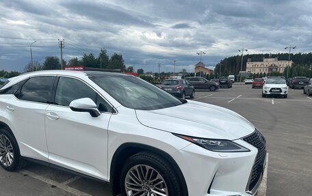 Lexus RX IV рестайлинг, 2021 год, 5 600 000 рублей, 3 фотография