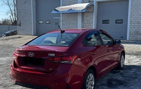 Hyundai Solaris II рестайлинг, 2017 год, 1 400 000 рублей, 3 фотография