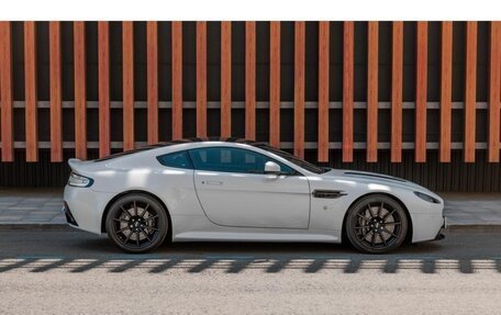 Aston Martin V12 Vantage, 2016 год, 13 950 000 рублей, 9 фотография
