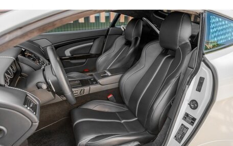 Aston Martin V12 Vantage, 2016 год, 13 950 000 рублей, 17 фотография
