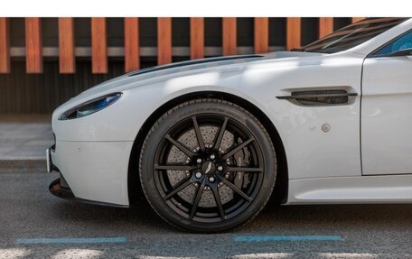 Aston Martin V12 Vantage, 2016 год, 13 950 000 рублей, 15 фотография