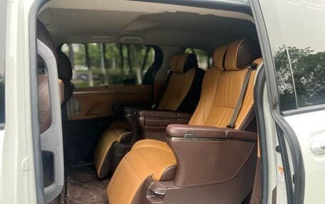 Toyota Sienna, 2022 год, 3 990 000 рублей, 15 фотография