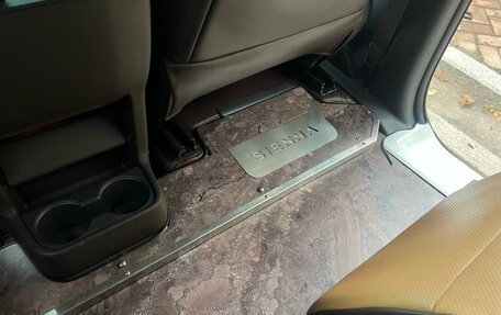 Toyota Sienna, 2022 год, 3 990 000 рублей, 18 фотография