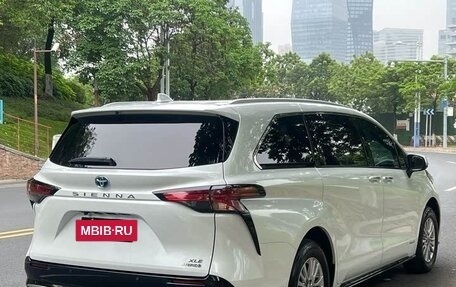 Toyota Sienna, 2022 год, 3 990 000 рублей, 6 фотография