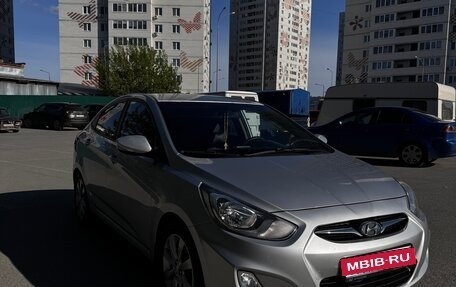 Hyundai Solaris II рестайлинг, 2013 год, 860 000 рублей, 3 фотография