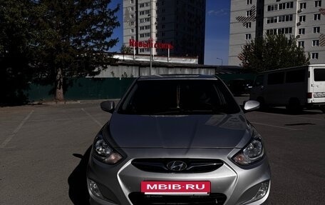Hyundai Solaris II рестайлинг, 2013 год, 860 000 рублей, 2 фотография