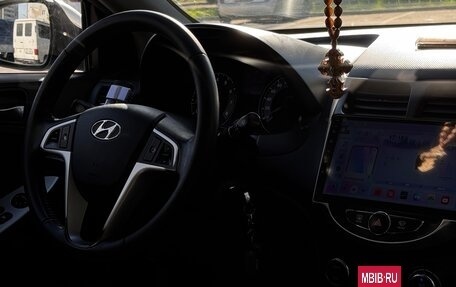 Hyundai Solaris II рестайлинг, 2013 год, 860 000 рублей, 11 фотография