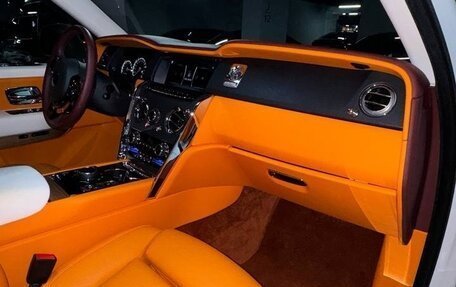 Rolls-Royce Cullinan, 2021 год, 29 990 000 рублей, 15 фотография