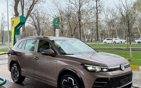 Volkswagen Tiguan, 2024 год, 4 700 000 рублей, 2 фотография