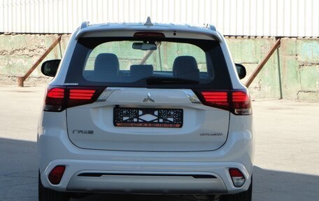 Mitsubishi Outlander III рестайлинг 3, 2022 год, 2 850 000 рублей, 6 фотография