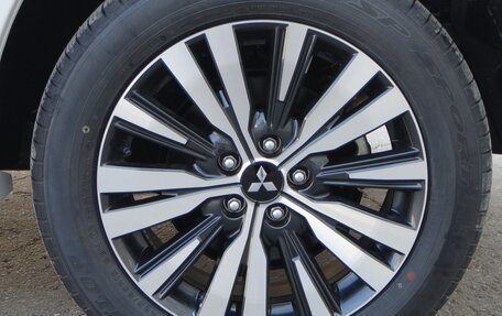 Mitsubishi Outlander III рестайлинг 3, 2022 год, 2 850 000 рублей, 10 фотография