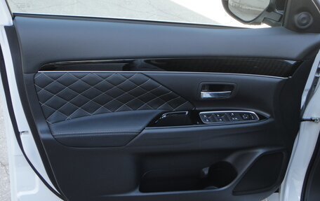 Mitsubishi Outlander III рестайлинг 3, 2022 год, 2 850 000 рублей, 15 фотография