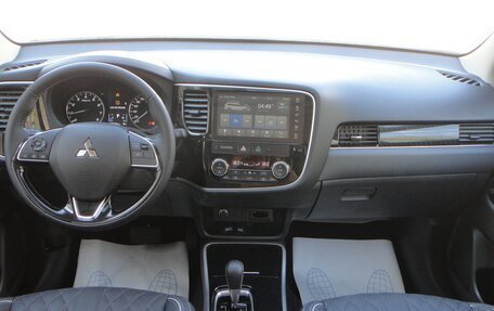 Mitsubishi Outlander III рестайлинг 3, 2022 год, 2 850 000 рублей, 18 фотография