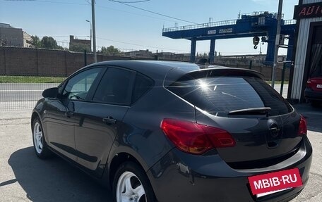 Opel Astra J, 2011 год, 800 000 рублей, 2 фотография