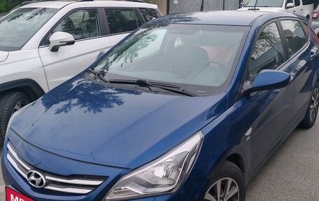 Hyundai Solaris II рестайлинг, 2015 год, 999 999 рублей, 1 фотография