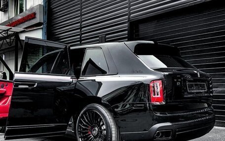 Rolls-Royce Cullinan, 2019 год, 33 000 000 рублей, 4 фотография