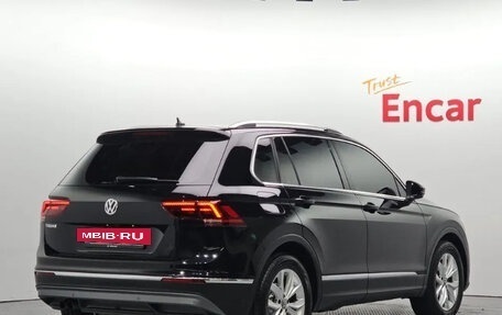 Volkswagen Tiguan II, 2020 год, 2 150 000 рублей, 2 фотография
