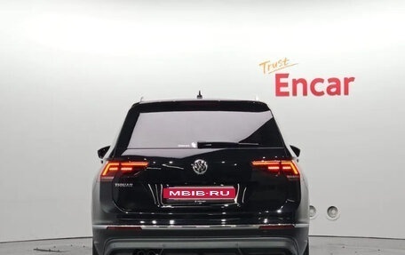 Volkswagen Tiguan II, 2020 год, 2 150 000 рублей, 4 фотография