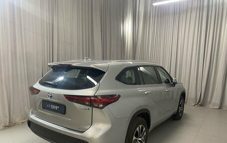 Toyota Highlander, 2023 год, 6 200 000 рублей, 4 фотография
