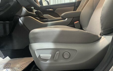 Toyota Highlander, 2023 год, 6 200 000 рублей, 9 фотография