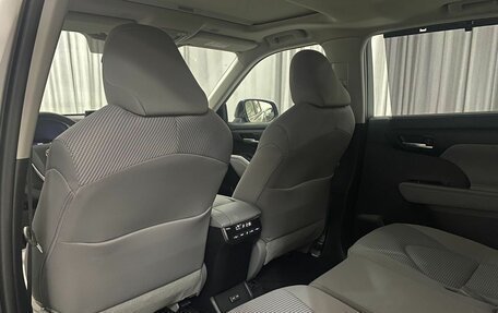 Toyota Highlander, 2023 год, 6 200 000 рублей, 21 фотография
