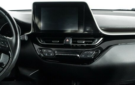Toyota C-HR I рестайлинг, 2019 год, 2 299 700 рублей, 14 фотография