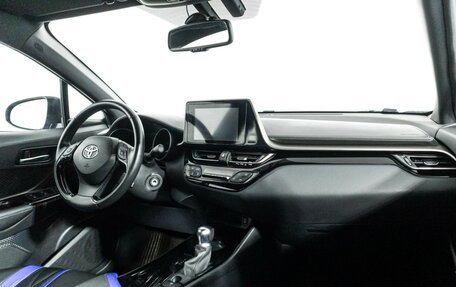 Toyota C-HR I рестайлинг, 2019 год, 2 299 700 рублей, 9 фотография