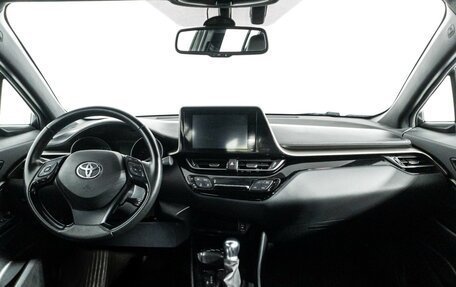 Toyota C-HR I рестайлинг, 2019 год, 2 299 700 рублей, 13 фотография
