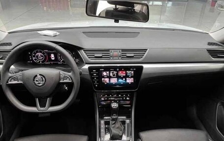 Skoda Superb III рестайлинг, 2022 год, 1 750 000 рублей, 2 фотография