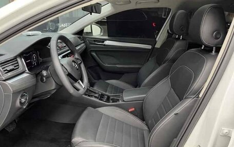 Skoda Superb III рестайлинг, 2022 год, 1 750 000 рублей, 3 фотография