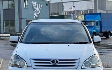 Toyota Ipsum II, 2001 год, 700 000 рублей, 1 фотография