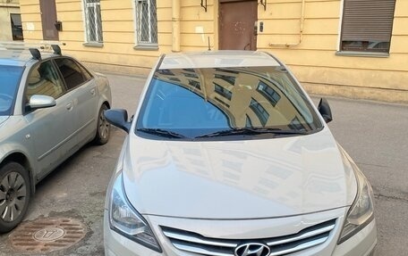 Hyundai Solaris II рестайлинг, 2015 год, 1 100 000 рублей, 1 фотография