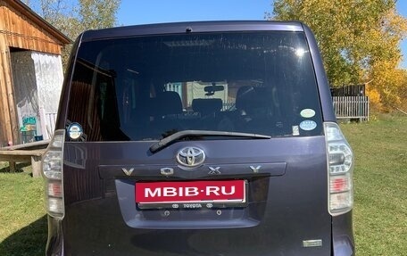 Toyota Voxy II, 2011 год, 1 370 000 рублей, 8 фотография