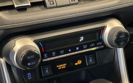 Toyota RAV4, 2021 год, 2 995 000 рублей, 21 фотография