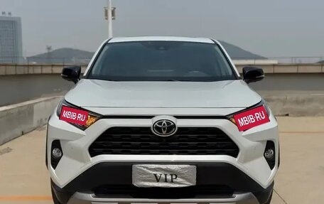 Toyota RAV4, 2022 год, 3 240 000 рублей, 1 фотография